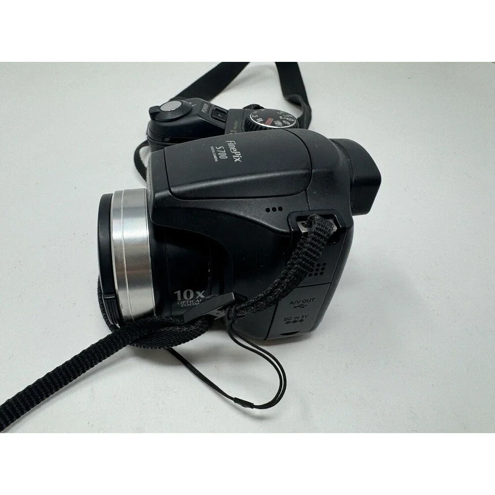 Fuji Fujifilm | Finepix S700 | 7.1MP Digital Camera | Tested W/2GB